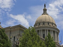Oklahoma lawmakers advance bill to restrict state dollars going to people without legal immigration status