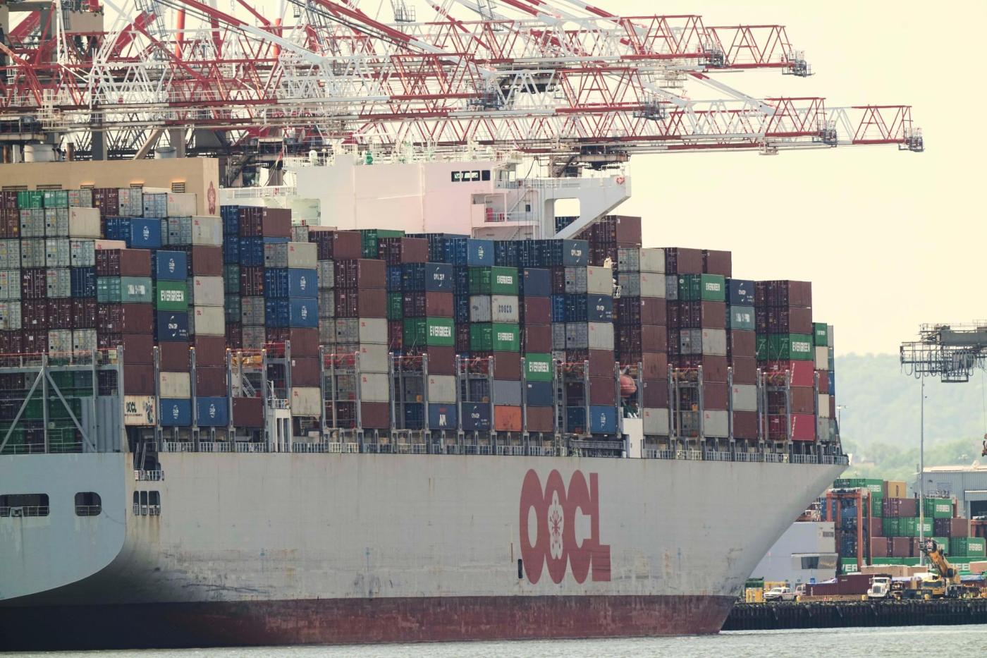 Fingers crossed! Talks to avoid recession begin